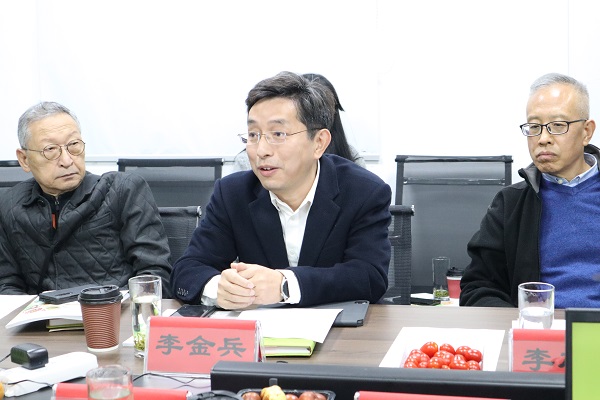 江北新區(qū)生命健康產(chǎn)業(yè)發(fā)展黨工委委員、管辦副主任李金兵